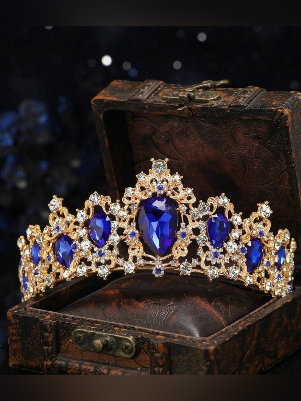 Gold-Setting Tiara with Deep Blue Crystals